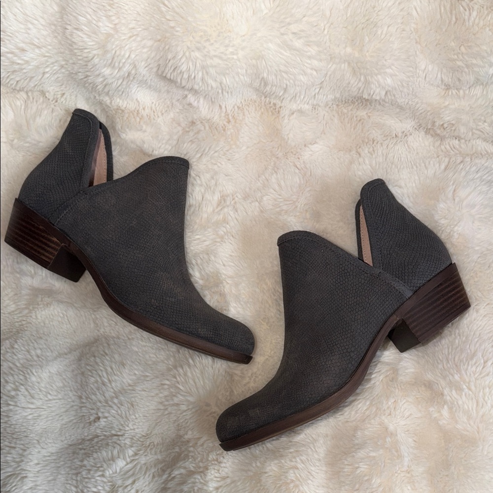 Lucky Brand LK Bashina2 Storm Gray Cut Out Ankle Booties Size 9M *NWT